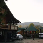 Forest House Yasinya