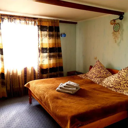 Forest House Yasinya