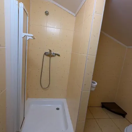 Forest House Yasinya