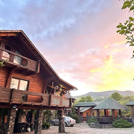 Forest House Yasinya