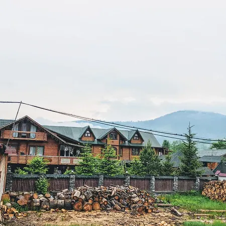 Forest House Yasinya